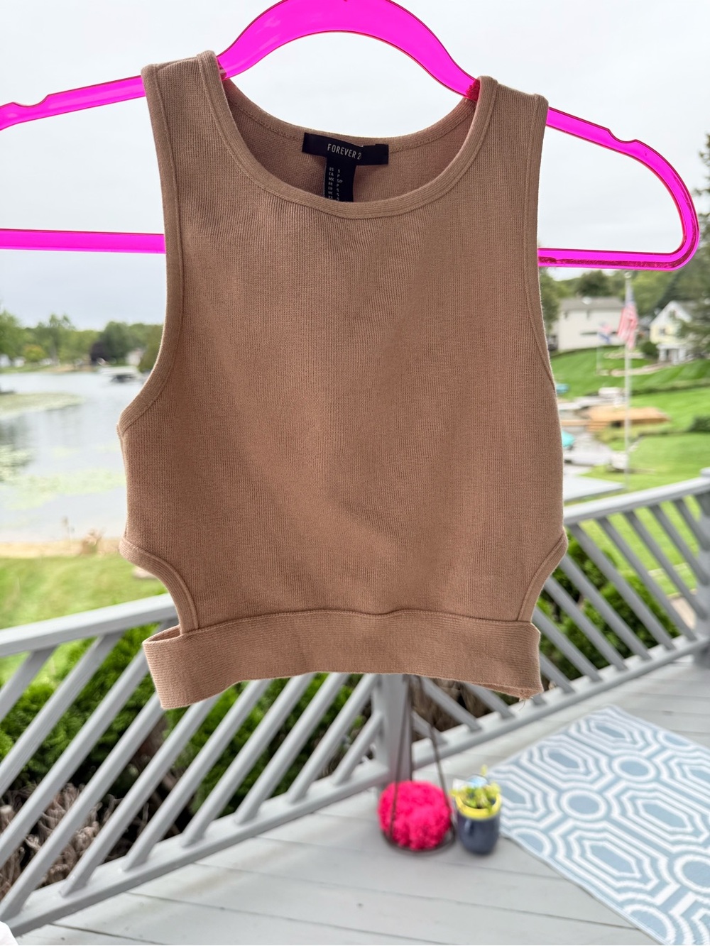 Forever 21 Tan Ribbed Crop Tank Top size S
Pre owned with gift